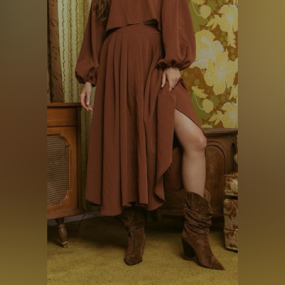 685. Solid Balloon Sleeve Top and Skirt Set in Brown - Picture 6 of 7